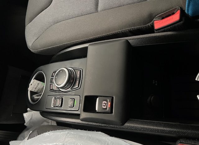 BMW – MODELO: I3 120 AH lleno